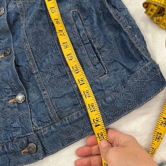 Johnny Was Blue Jean Jacket with Embroidered Details - Picture 6 of 9